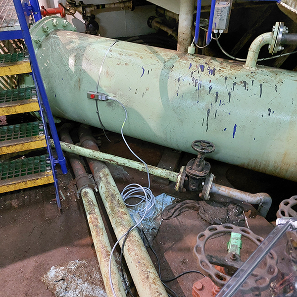 Non-contacting pipe flow measurement on a dredging pipe