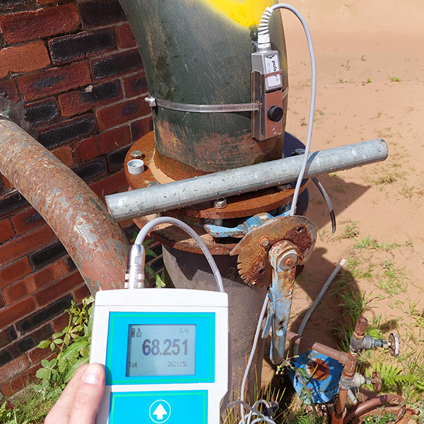 PDFM unit and sensor mounted on a pipe